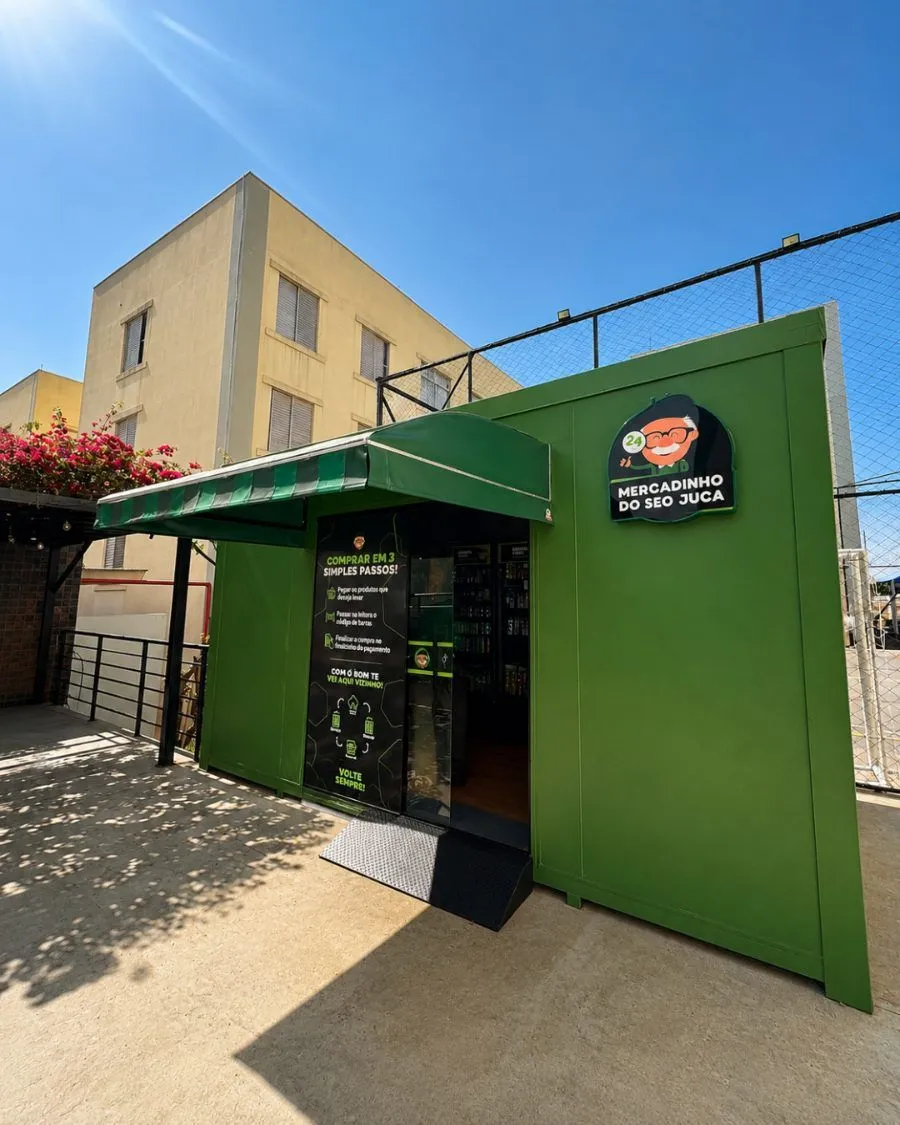 Loja container do Mercadinho do Seo Juca em condomínio